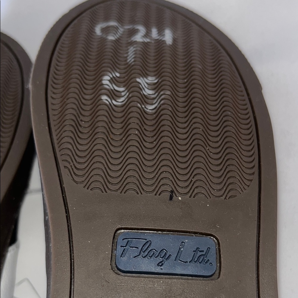 Flag Ltd Stylish Black and White Kids Sneakers - Picture 10 of 12